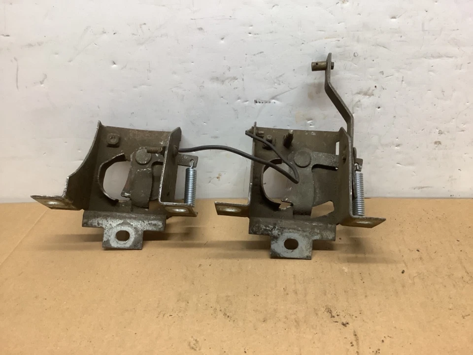 1965 1966 1967 Corvette Female Hood Latch Assembly SET b oem - Imagem 1 de 3