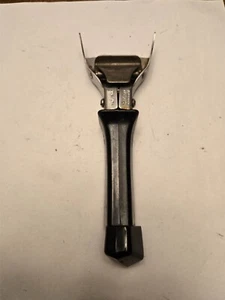 Vintage Corning Ware Twist Lock Detachable Handle Patent #2851299 - Picture 1 of 5