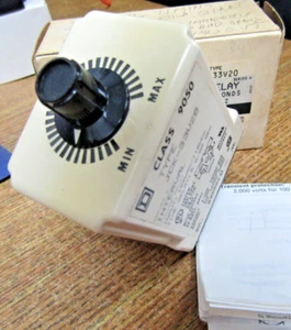  NEU SQUARE D 9050 JCK33V20 INTERVALL-TIMING-RELAIS 0,6-60 SEKUNDEN 120 VAC/110V - Bild 1 von 8
