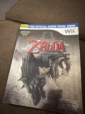 Nintendo Power Official Guide The Legend of Zelda Twilight Princess - Image 1 of 2