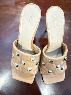Tacones Aldo desnudos tachonados punta cuadrada abierta sin espalda talla 8 Foto 1 de 2