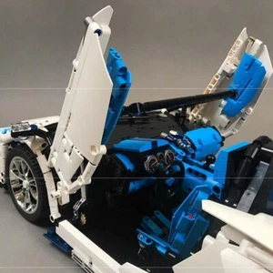 MOC-17698 Roadster Supercar with & Mighty V12 Engine 3562 Pieces for 18+ - Picture 1 of 5