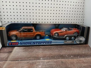 MAISTO 1/18 SHOWSTOPPER FORD EXPLORER SPORT TRAC & DODGE KONZEPT MIT ANHÄNGER - Bild 1 von 9