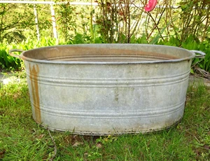 ALTE ZINKWANNE HOCHBEET BAUERNHOF PLANZGEFÄß GARTENTEICH HUNDEBADEWANNE KRÄUTER - Bild 1 von 5