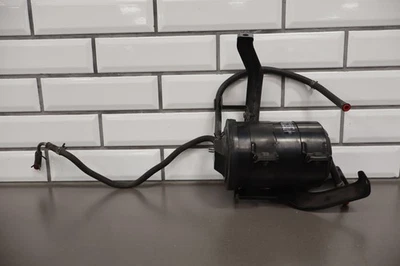 Bote de emisiones de carbón modelo base Lexus LX450 96-98 con soporte de montaje Foto 1 de 4