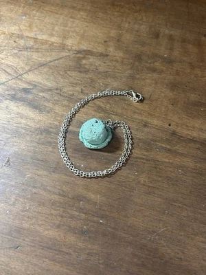 Collar de arcilla polimérica hecho a mano en miniatura de helado como nuevo con cadena de plata Foto 1 de 3