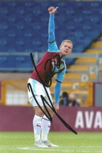 FOTO DE ACCIÓN 6x4 firmada por Matej Vydra Burnley + certificado de autenticidad - Imagen 1 de 1