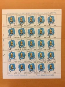 Foglio di francobolli firmato dai calciatori della Nazionale di Spagna 1982 - Picture 1 of 1