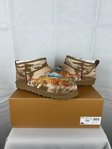 Beige UGG X PALACE Classic Ultra Mini Boots (New with Tags) - Imagen 1 de 15