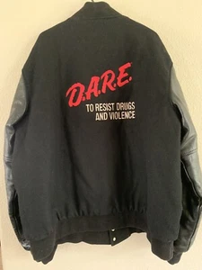 Chaqueta Vintage DARE Años 90 Negra Bombardero Universitario Cuero Lana 2XL Hecha Larga EE. UU. Rara - Imagen 1 de 13