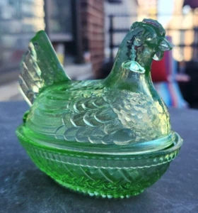 Wilkerson Art Deco Trinket Key Lime Hen Chicken Glow Glass On Basket 3.25" Wide - Picture 1 of 21