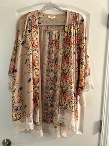 Beautiful Umgee Floral Lacey Kimono Size S/M - Picture 1 of 5