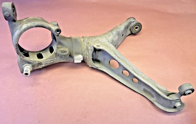 Conjunto de brazo de control inferior trasero izquierdo Mazda RX7 86 lado del conductor 4 L 86-88 Foto 1 de 4