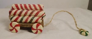 Boyds Bears Accesorio de Navidad Palitos de Menta en Carro  - Imagen 1 de 6