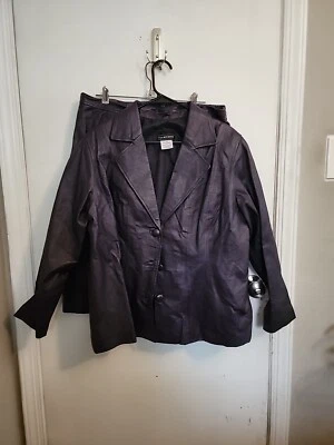 Via Accenti кожаная куртка женщин размер A8 на пуговицах и юбка 09-9306-3 2 изделия - Изображение 1 из 4