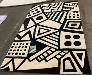 IVORY / BLACK 5'-0" x 8'-0" Back Stain Rug, Reduced Price 1172674813 FTV124A-5 - Picture 1 of 4