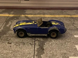Aurimat México Classic Cobra Real Riders rayas azul/amarillo Hot Wheels 1:64 - Imagen 1 de 8