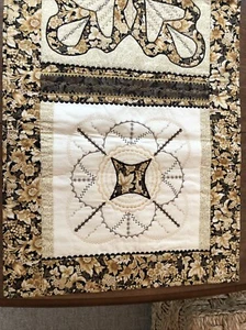 Tischläufer Landhausstil gesteppt 20x50 schwarz/braun/creme - Bild 1 von 4