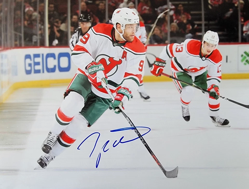 Foto autografiada de Taylor Hall de 8,5x11 firmada duramente. Foto 1 de 1