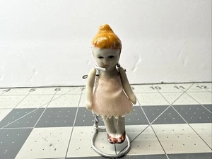 4 " ANTIKE PUPPE AUS REINEM BISKUIT MIT GELENKARMEN, BLAUE HAARSCHLEIFE, JAPAN, 1930ER JAHRE - Bild 1 von 10