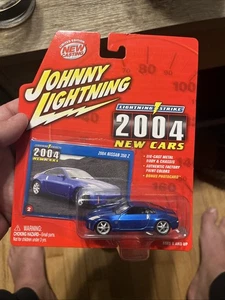 Johnny Lightning 2004 NISSAN 350Z Lightning Strike 1:64 Diecast New Cars Blue - Picture 1 of 4