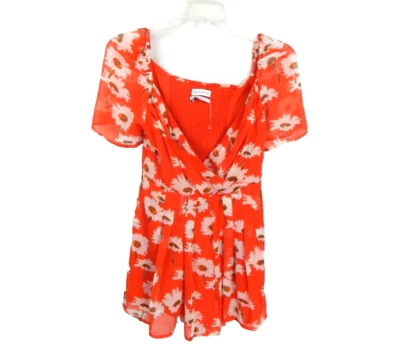 Mameluco pequeño para mujer Urban Outfitters Lula Surplice imitación envoltura floral rojo usado en excelente estado Foto 1 de 4