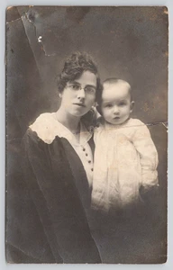 Postal RPPC Madre Bebé Retrato Cassville Pince Nez Gafas Lyle & Ema Taylor - Imagen 1 de 6