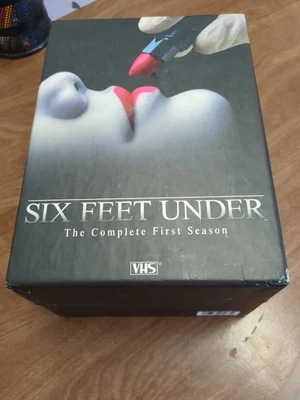 SIX FEET UNDER The Complete First Season VHS - Imagem 1 de 4