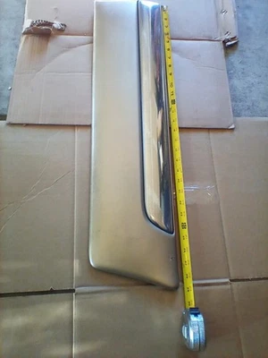 2000  2006 GMC YUKON REAR DOOR moulding Left driver side OEM gold 398 - Image 1 of 4