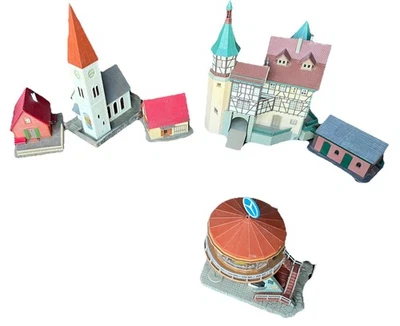 Modelleisenbahn H0 - Konvolut Gebäude, Kirche, Burg, Tankstelle Mercedes-Stern - Bild 1 von 4
