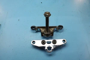 1452 97 Harley-Davidson Dyna FXDWG ABRAZADERA DE ÁRBOL TRIPLE INFERIOR PUENTE DE VÁSTAGO DE DIRECCIÓN - Imagen 1 de 10