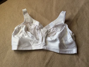 Glamorise 40F White Magic Lift Minimizer Full Figure Soft Cup Bra # 1003 NWOT - Picture 1 of 8