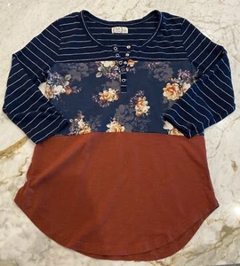 MAURICES HENLEY LONG QUARTER SLEEVE TOP SIZE WOMEN'S SIZE SMALL FLORAL BLUE - Picture 1 of 9