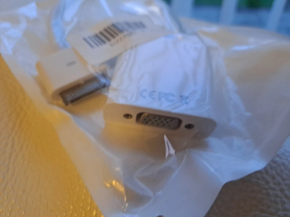 iPad iPhone iPod Connector to VGA Adapter A1368 - Image 1 of 2