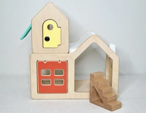 Casa de muñecas modular de madera Lovevery casa de juegos con escaleras, sin otros accesorios - Imagen 1 de 13