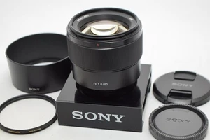 Sony Fe 85Mm F1.8 Sel85F18 With Lens Hood And Bonus - Picture 1 of 10