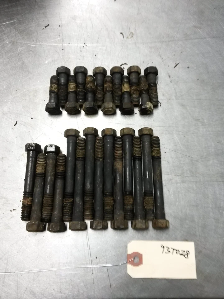 Cylinder Head Bolt Kit For 88-92 Chevrolet S10 Blazer  4.3 - Image 1 of 3