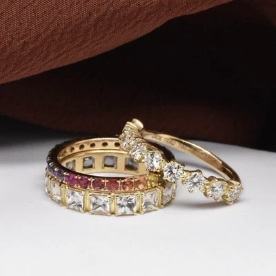 Anillo de eternidad de zafiro arco iris de oro amarillo de 18k talla 6,5 Foto 1 de 4