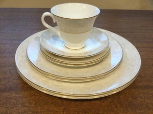 RALPH LAUREN Meredith Wedgwood  BONE CHINA 8 Pc PLACE  SETTING new- other - Picture 1 of 9