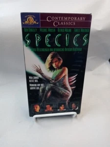 Species (VHS, 1995) - Picture 1 of 3