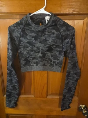 Gymshark Adapt 迷彩无缝长袖作物上衣锁眼背面细节尺寸 M — 第 1/4 张图片