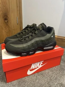 Nike Air Max 95 'Sequoia/Cargo Khaki' (HQ3825-300) - Taglia UK9,5 - Foto 1 di 6