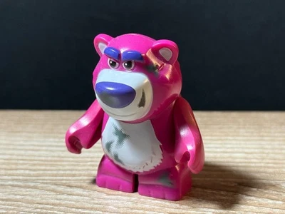 LEGO Disney Toy Story Lotso Oso Patrón Suciedad Minifigura Foto 1 de 2