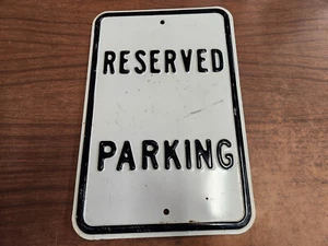 Letrero de estacionamiento reservado en relieve 18" x 12" - Imagen 1 de 11