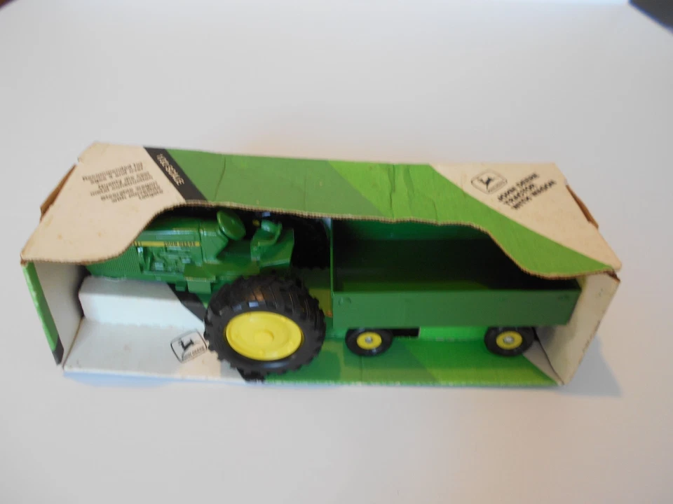 2001 Ertl 1:32nd Scale John Deere 4450 Tractor with Barge Wagon, #70DN, NIB - Image 1 of 4