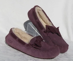 UGG US Damen 10 UK 8 EU 41 Lila Leder Schleife Wildleder Mokassin Dakota Hausschuhe - Bild 1 von 10