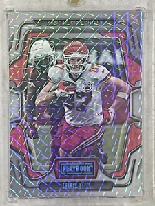 2022 Panini Playbook Mosaic Parallel Travis Kelce #30 - Picture 1 of 2