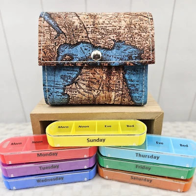 Estuche para pastillas de viaje 4x día 1 semana fácil de abrir mañana mediodía víspera cama de colección impresión de mapa del mundo Foto 1 de 4