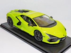 MAISTO LAMBORGHINI REVUELTO GREEN 1/18 SCALE - Picture 1 of 6