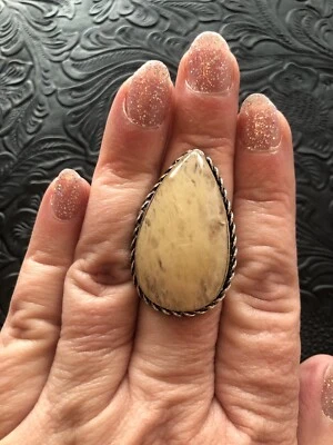 Anillo de ópalo dendrítico tamaño 7 diseño de cuerda, tonos dorados cálidos Foto 1 de 4